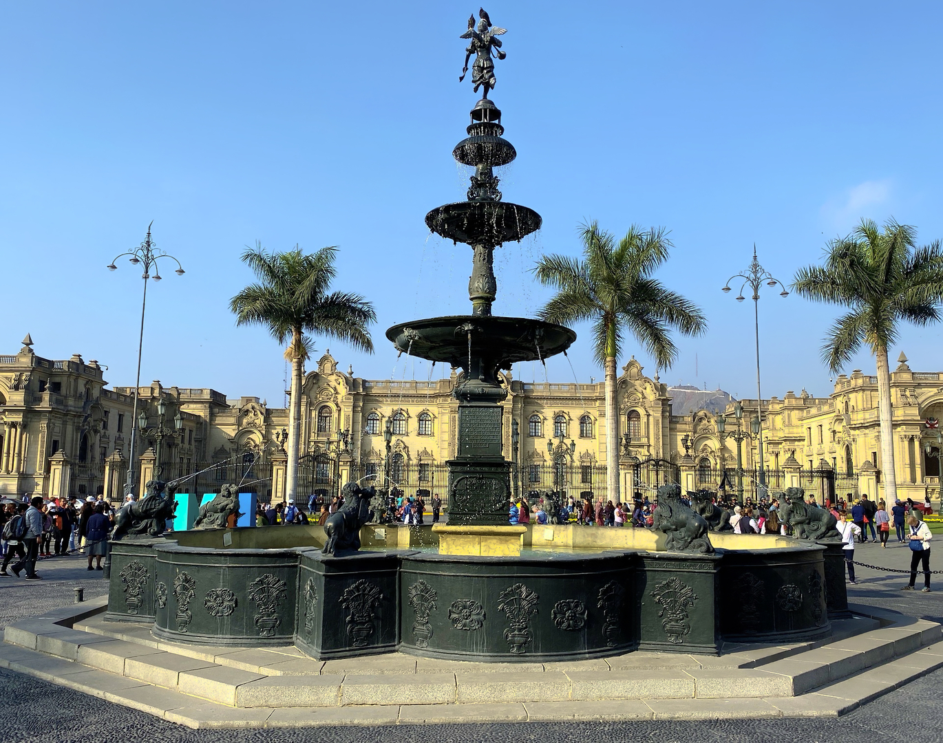 fountain-4585010_1920 (1).jpg