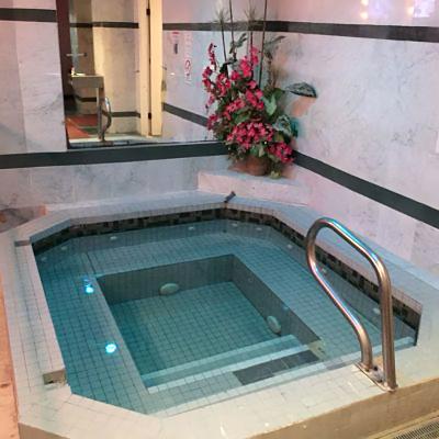 First-Floor-Hot-Tub-400x400.jpg