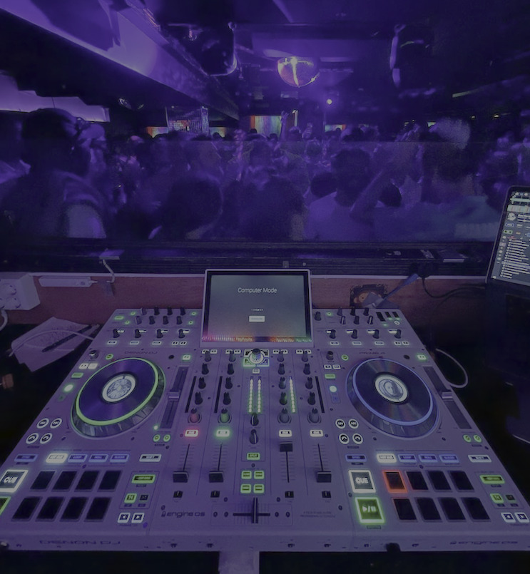 65a78a589094457d10f44656_dj_controller_night_club.png